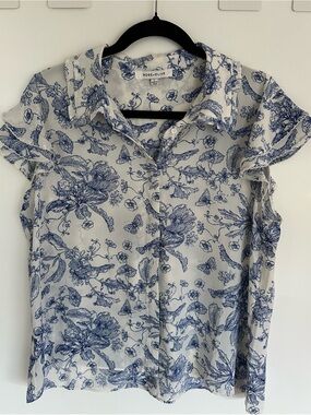 Rose + Olive Blue and White Floral Flutter Sleeve Blouse - Large - NWOT